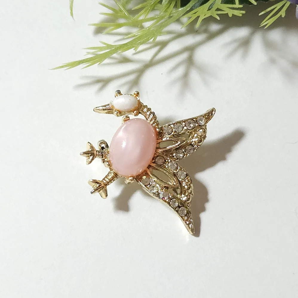 Vintage Gold Pink Moon Glow Jelly Belly Crystal Winged Bird or Duck Brooch Weiss